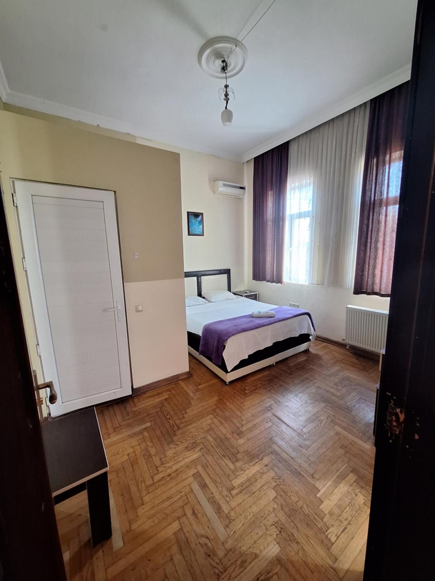 Gold Hotel Batum Extérieur photo